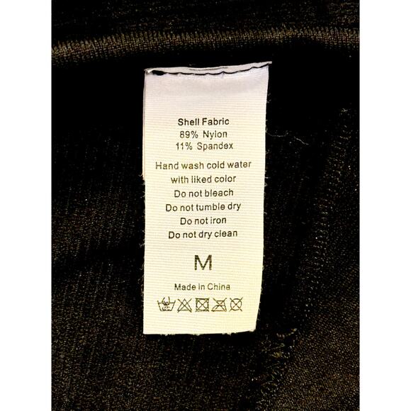 Women's Black Ribbed Workout Tank with Built-In Bra Size Medium - Like New -💪🖤 - Picture 8 of 9